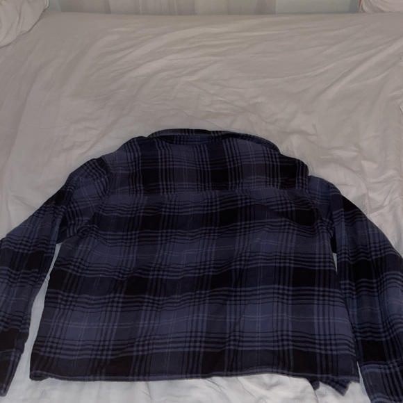 Levi’s Flannel Cropped Button Up - Picture 4 of 4